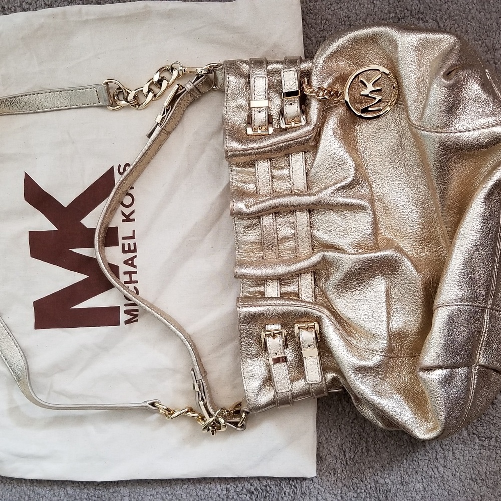 MICHAEL KORS eye catching soft leather shoulder ba
